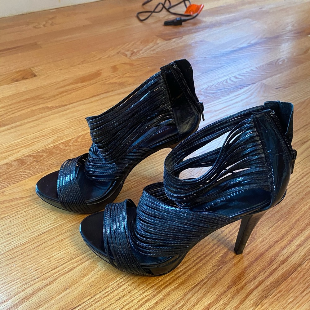 Never worn Chinese Laundry sandal